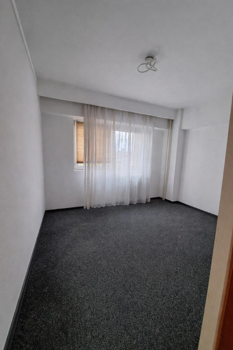 Stefan cel Mare-Lizeanu apartament 4 camere birou 95 mp